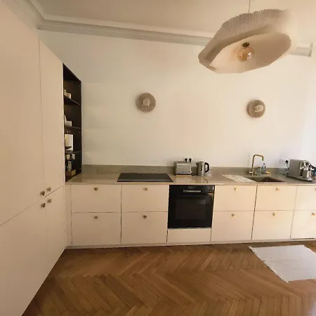 Loft Chic & Cosy Апартаменты *